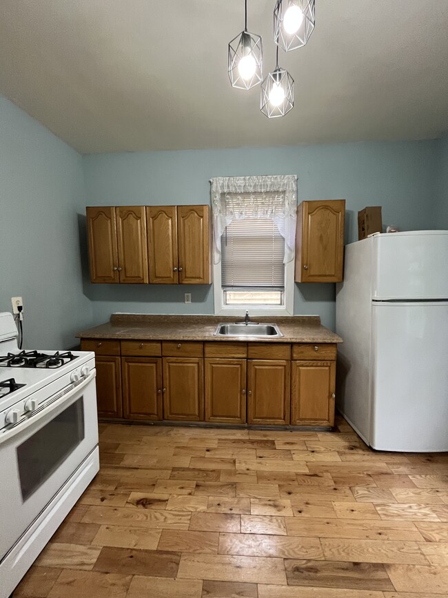 Building Photo - 183 Wegman Pky Unit 2 Rental