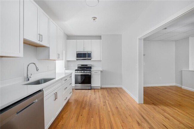 Photo - 462 Thames St Unit 3