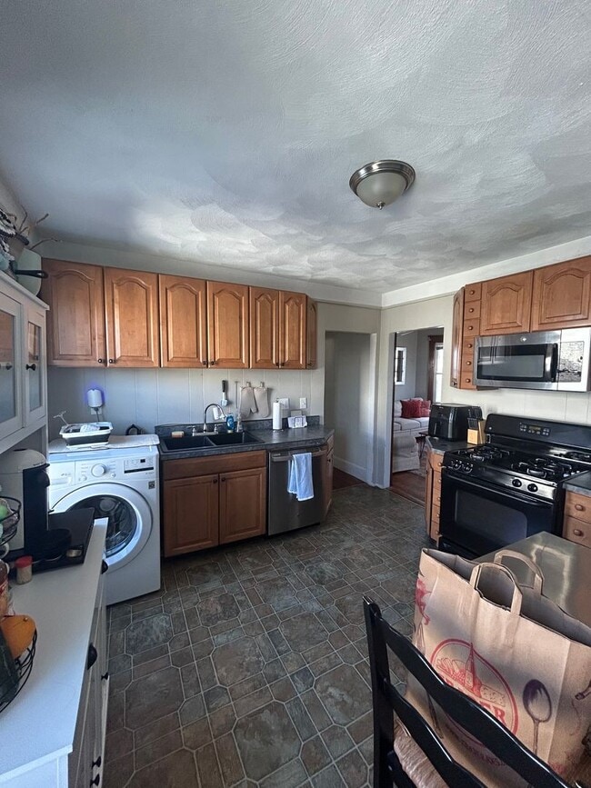 Photo - 932 E 4th St Apartment Unit 3
