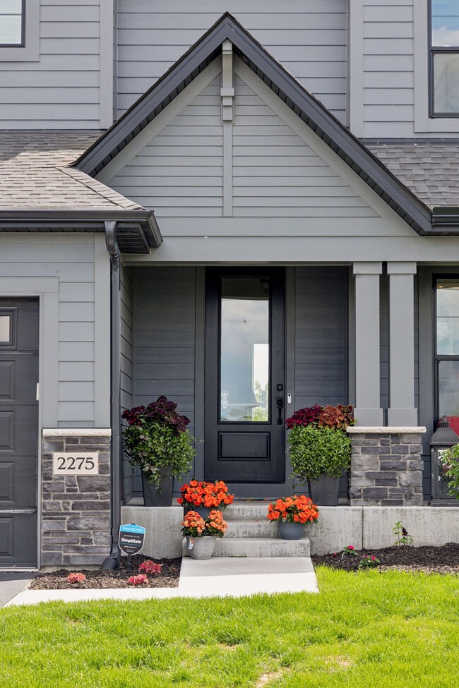 Photo - 2275 Lakeshore Point Dr N E