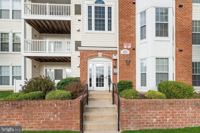 Building Photo - 5930 Millrace Ct Unit F104