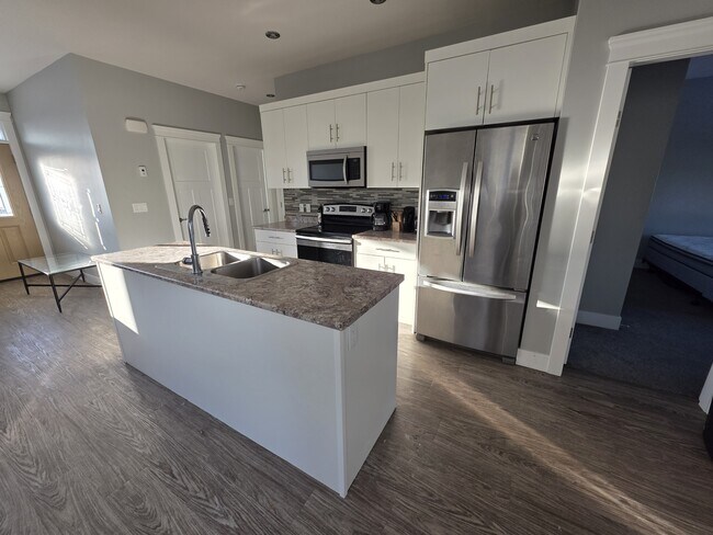 Building Photo - 8312-8388 88 Ave