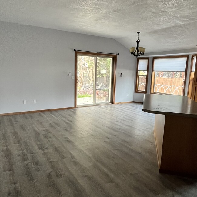 Familia y comedor - 107 Applewood Dr