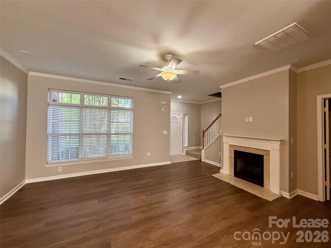 933 Central Park Cir