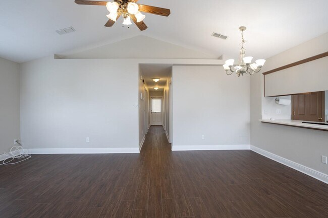 Photo - 3569 Chatelaine Dr