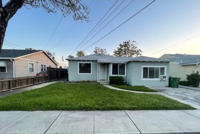 Photo - 555 W Whittier Ave