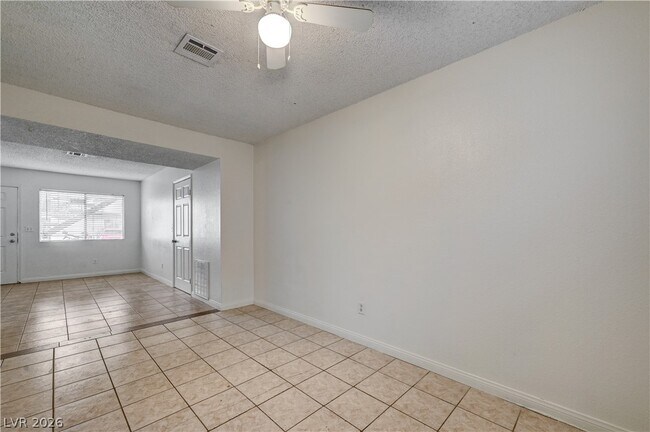 Photo - 1832 Goldfield St