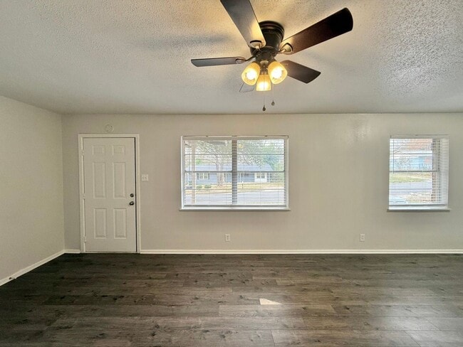 Photo - Tour Today! 3 Bed 1 Bath home in Tyler!