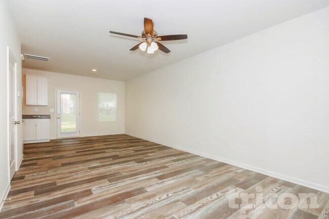 Photo - 518 Sylvia St