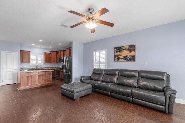 Photo - 142 Pin Oak Loop