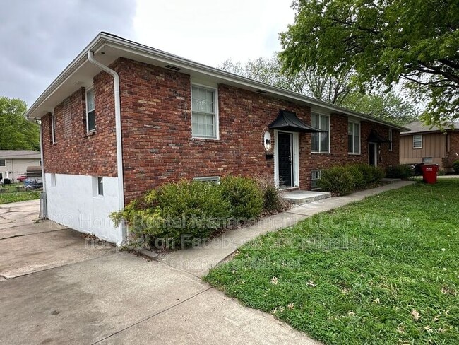 Photo - 708 NW Mock Ave