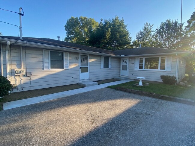 Building Photo - 2218-20-2220 Midland Dr Rental