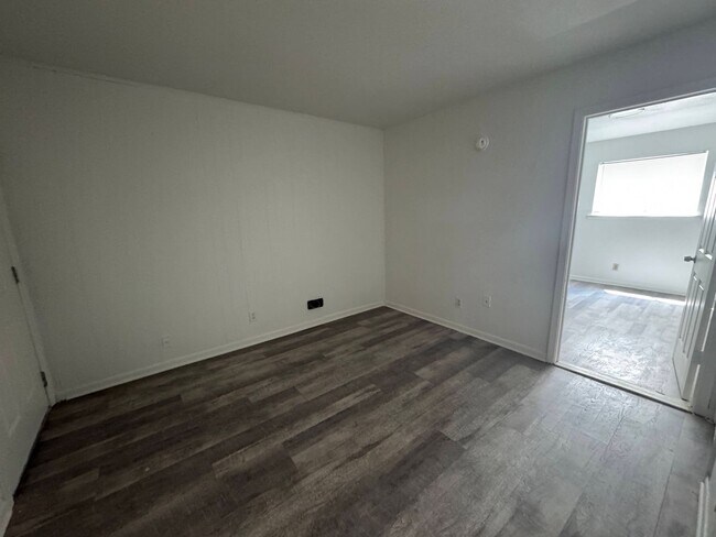 Photo - 1405 N Gray St Unidad 09