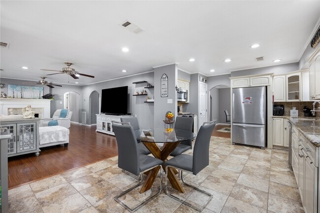 Photo - 918 Hollow Tree St