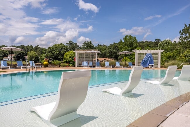 Lakeside Village Apartments