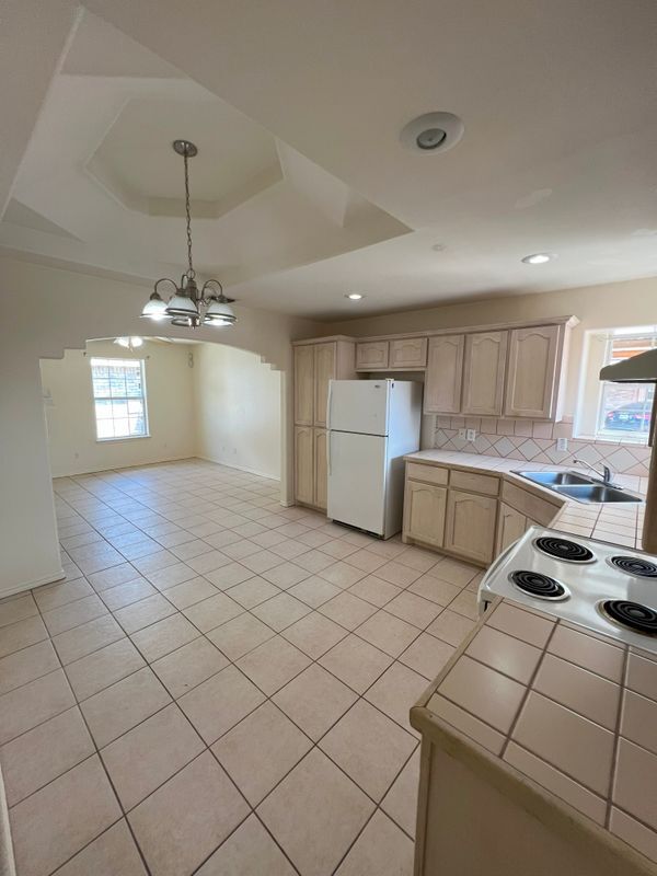 Photo - 2220 W Candlelight Ln