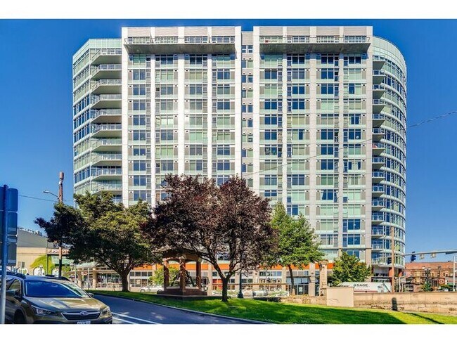 Photo - Fully Furnished Modern Condo with All Util... Unidad 1215