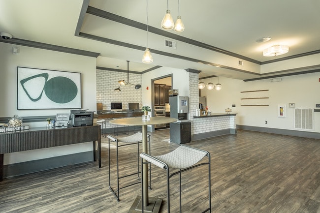 Luxury clubhouse at Amberleigh Ridge with Cyber Cafe and complimentary Starbucks coffee