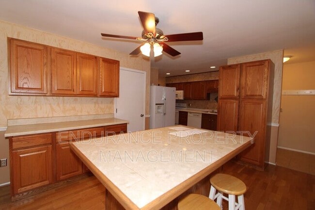 Photo - 1184 Holz Ave