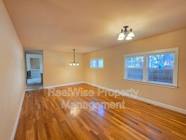 Photo - 2423 NW Awbrey Rd