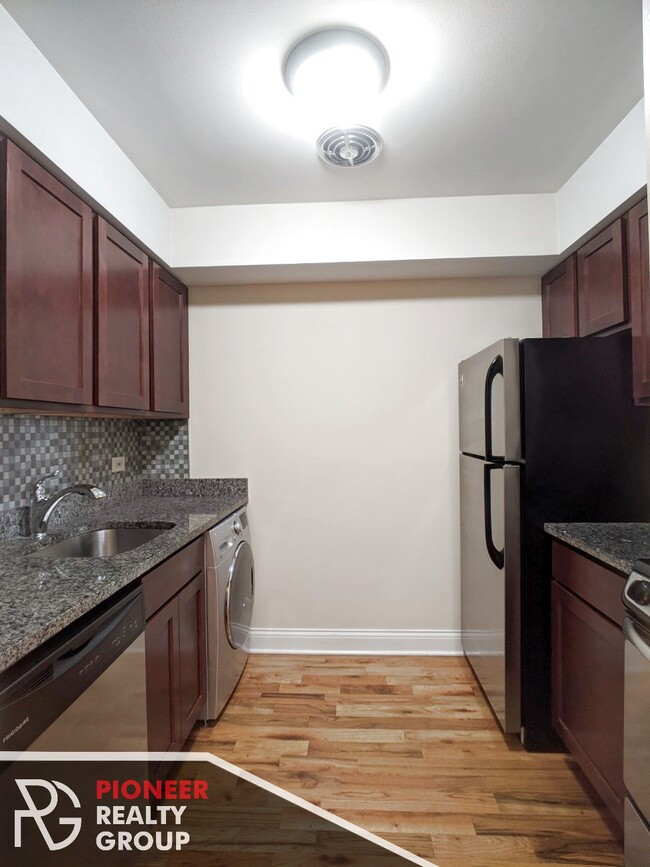 Photo - 557 W Arlington Pl