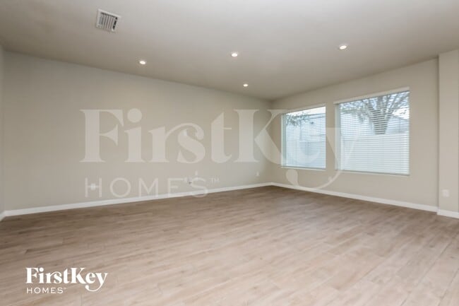 2898 Gipper Cir