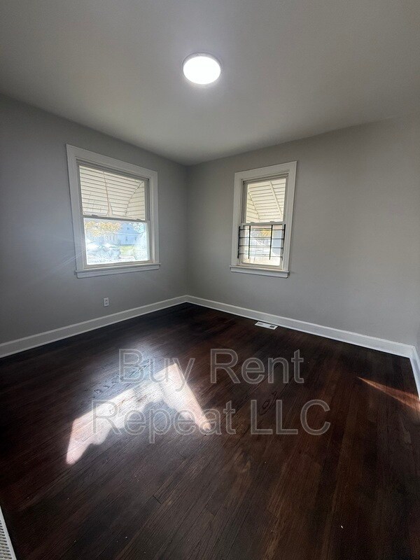 Photo - 12735 Vernon Ave