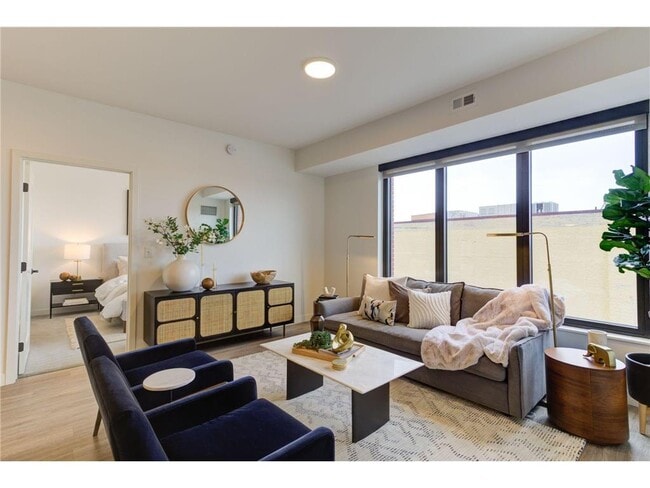 270 Hennepin Ave Unit 600