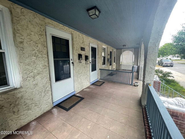 Photo - 1002 A St