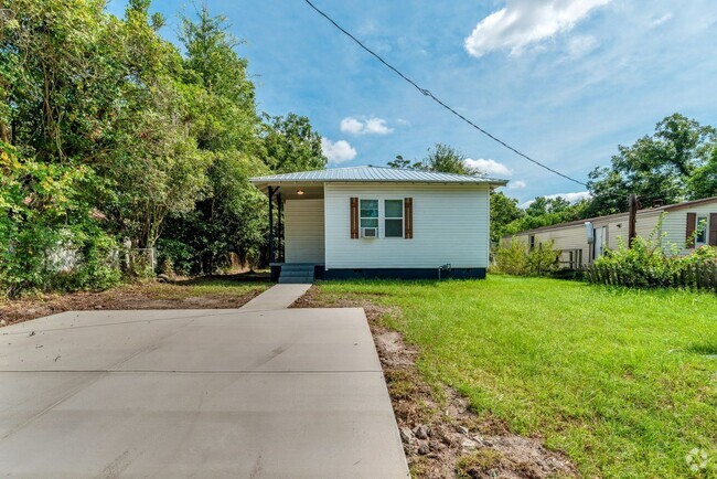 Building Photo - 2 bed/1 bath, single-family home for rent ...