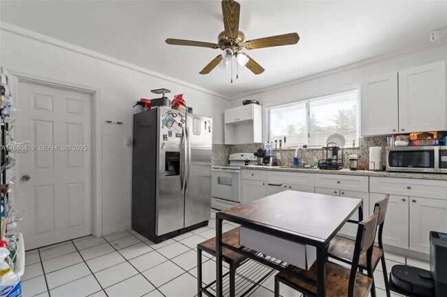 Photo - 2453 SW 17th St Unit 2