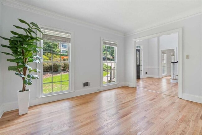 Photo - 275 Sageglen Rd