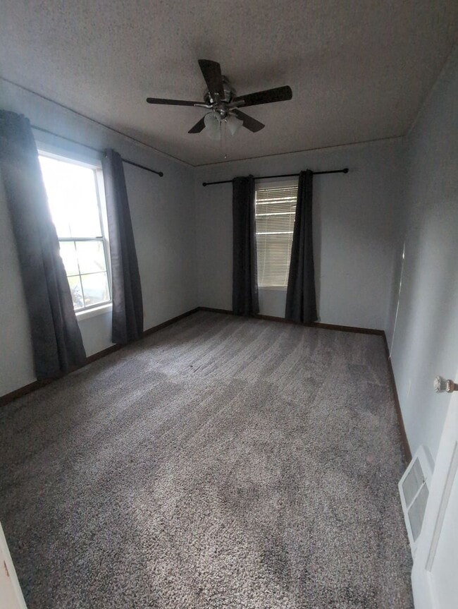 Photo - Dallas Oregon Home for rent