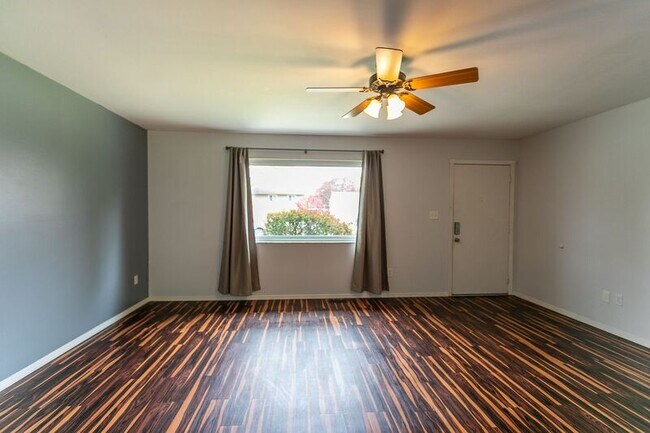 Photo - 4759 Arnold Ave