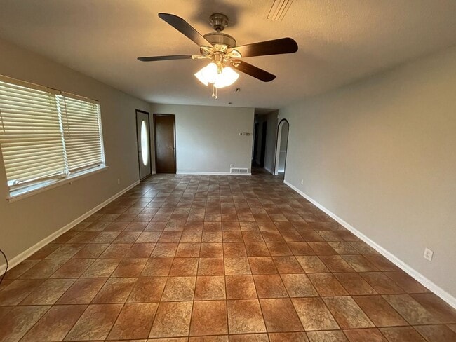 Photo - Shadows Acres.. New Flooring..New Paint.....