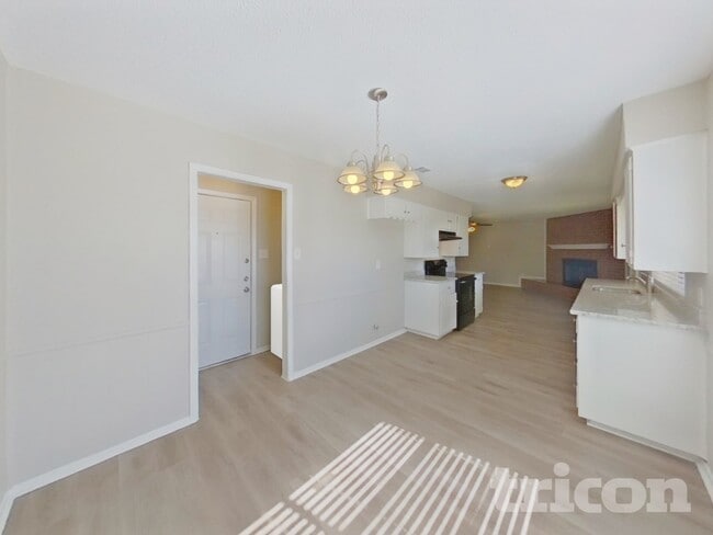 Photo - 1012 Wembley Rd