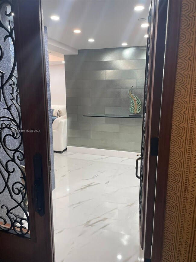 Photo - 17875 Collins Ave