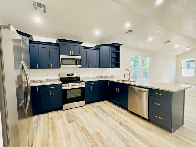 Photo - 704 N Liberty St