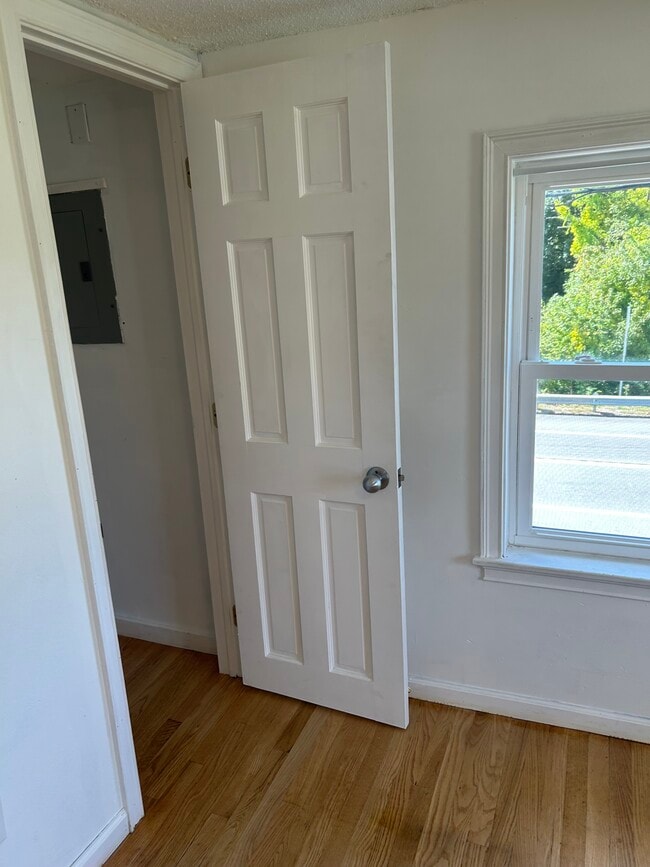 232 Stafford Rd Unit B&LT LLC Apartment