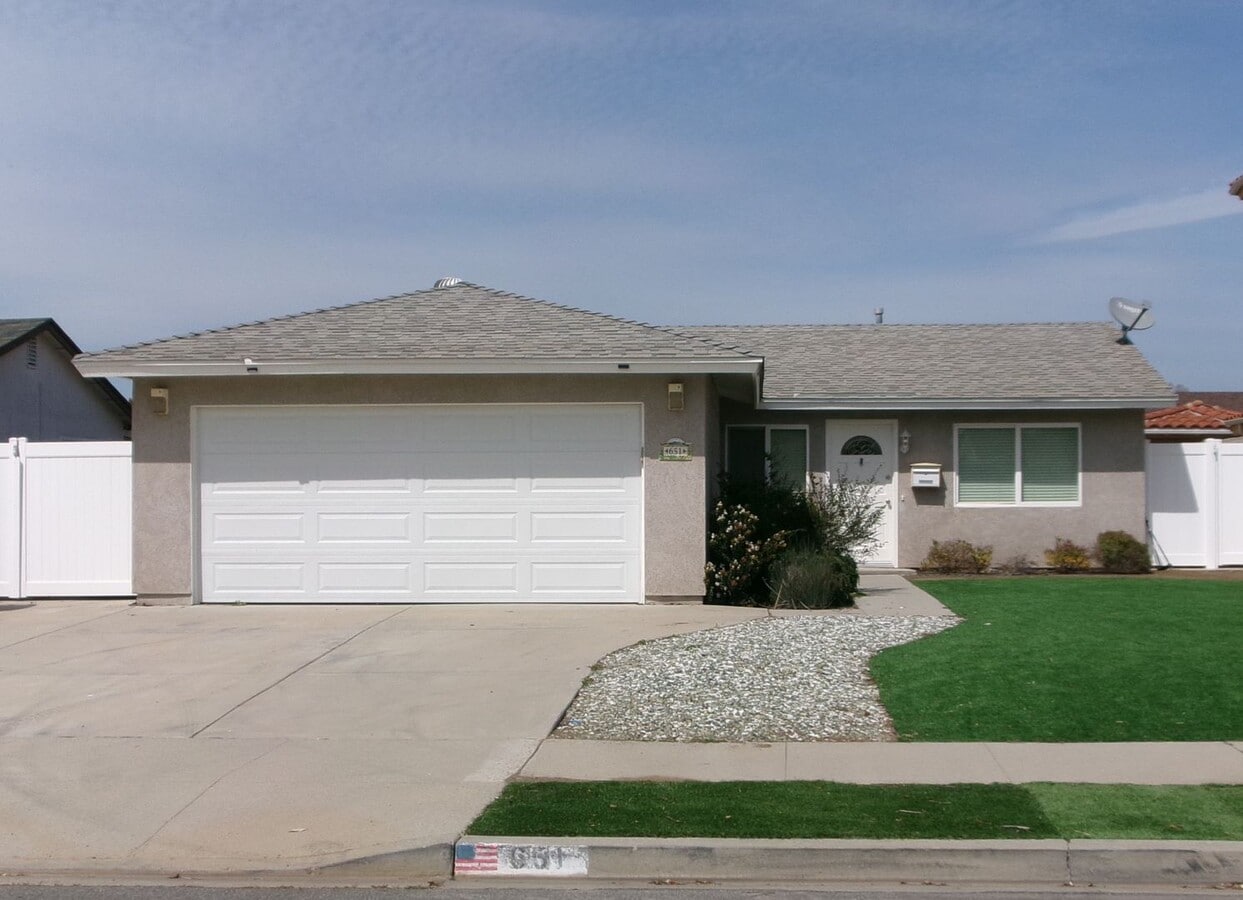 3 BEDROOM 2 BATH HOUSE WITH DEN IN NORTH OXNARD - 3 BEDROOM 2 BATH HOUSE WITH DEN IN NORTH OXNARD