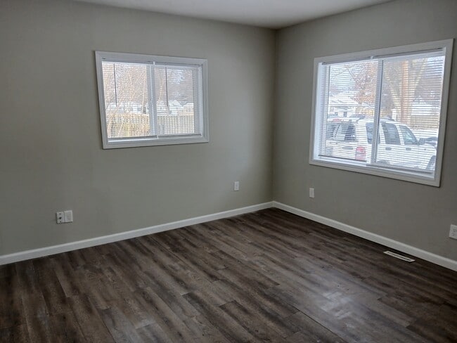 Photo - 50877 Michigan St