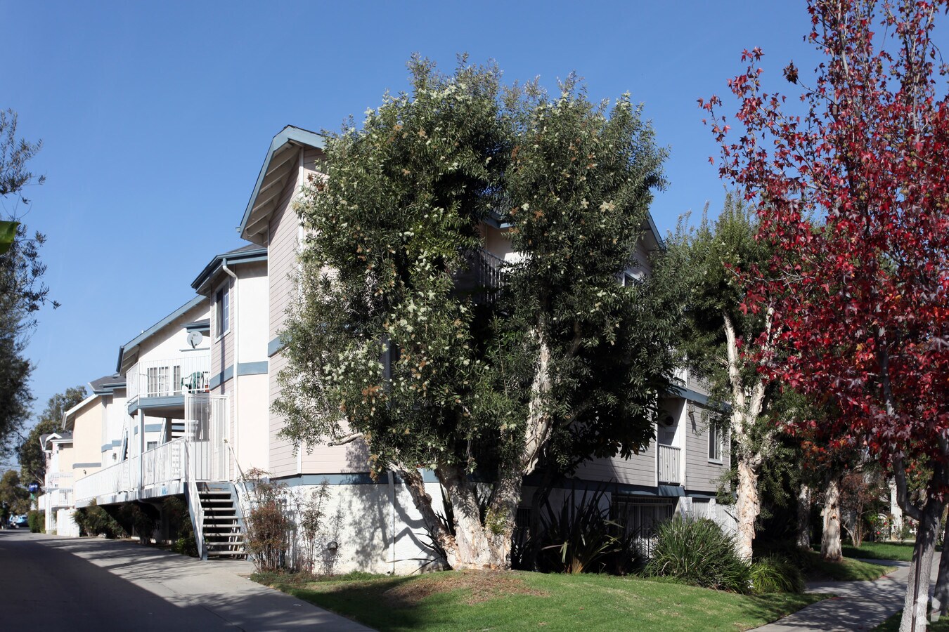 Photo - 1075 Loma Ave Apartments