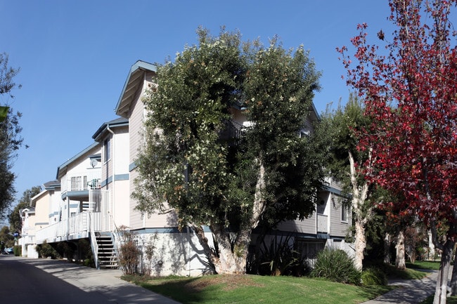 Building Photo - 1075 Loma Ave Rental