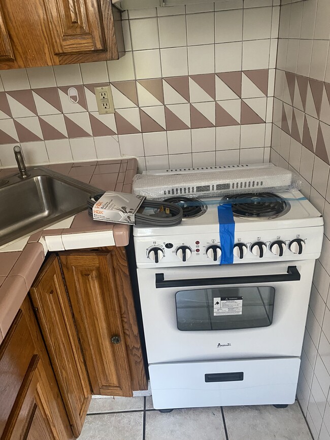 Electric Stove - 225 Sherman Ave Unit 2A