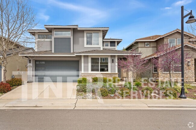 Building Photo - Spacious 4-Bedroom Home with Modern Upgrad...