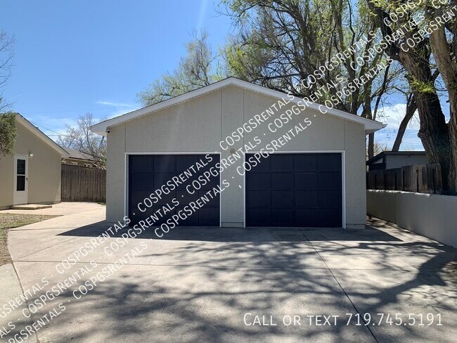 Photo - For Rent - 2 Bedroom 1 Bathroom - Oversize...