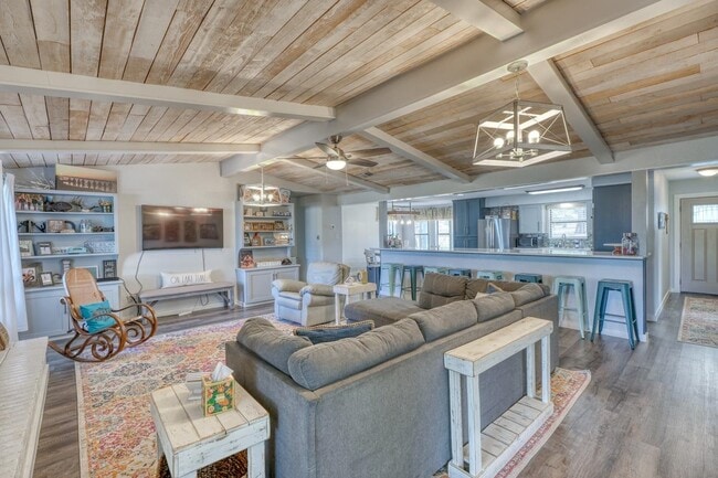724 S Chaparral