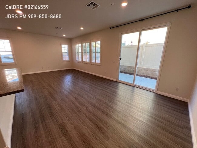 Photo - Ontario 4 bedroom Home