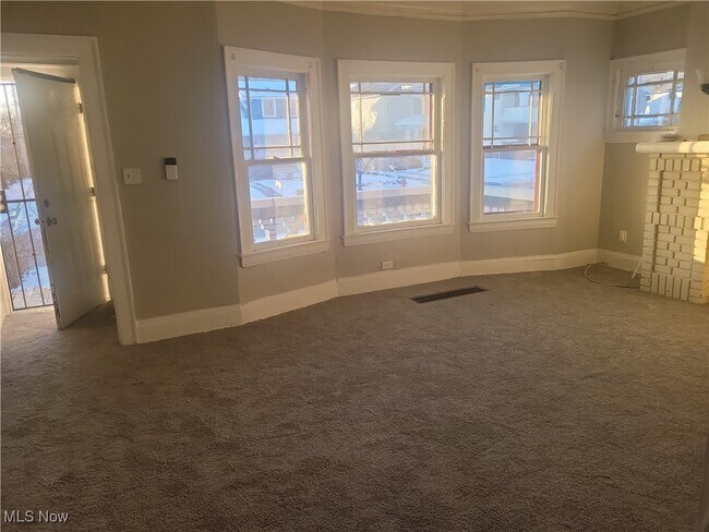 Building Photo - 3391 E 134th St Unit DN