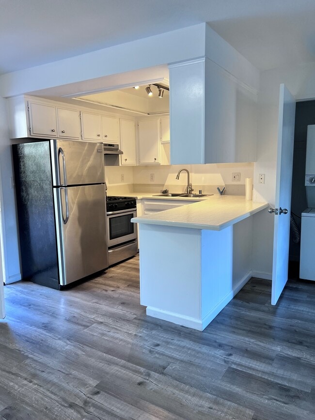 Building Photo - 2425 Purdue Ave